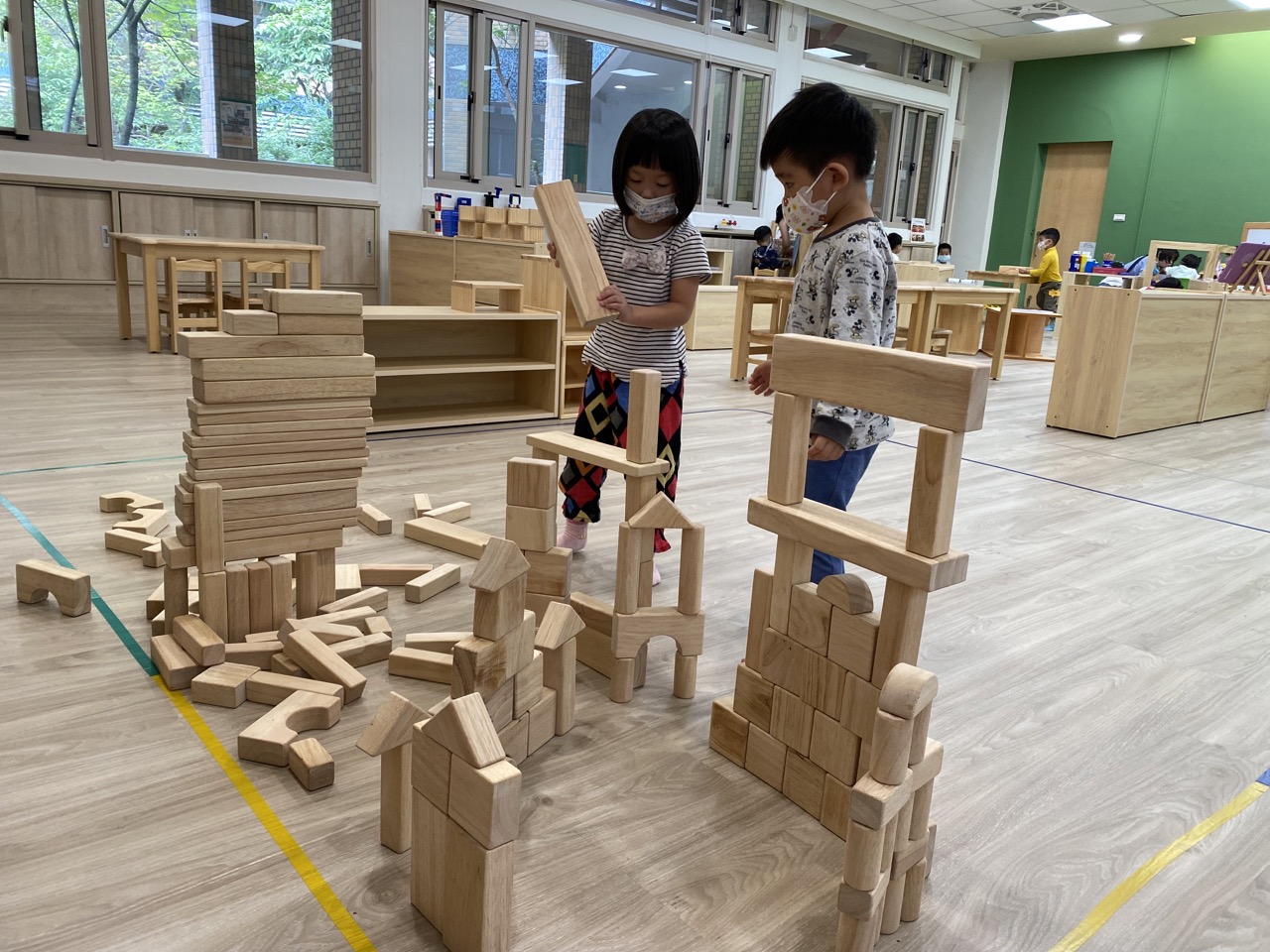 【動動頭腦蓋積木】_蜜蜂班